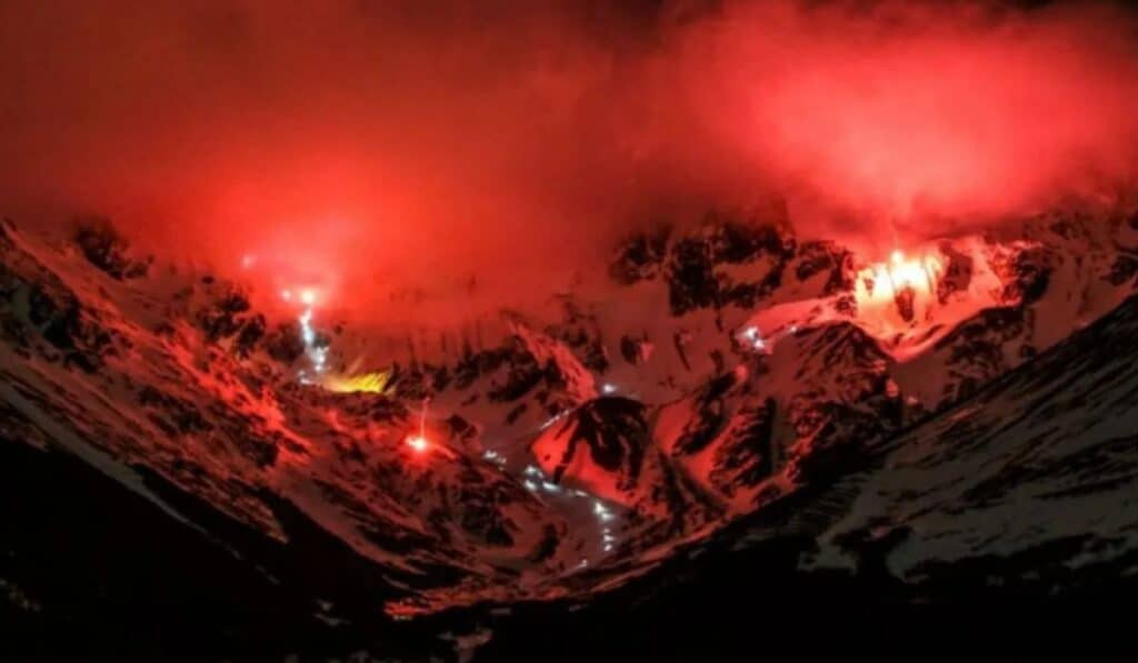 Bajada de antorchas en Cerro Castor
